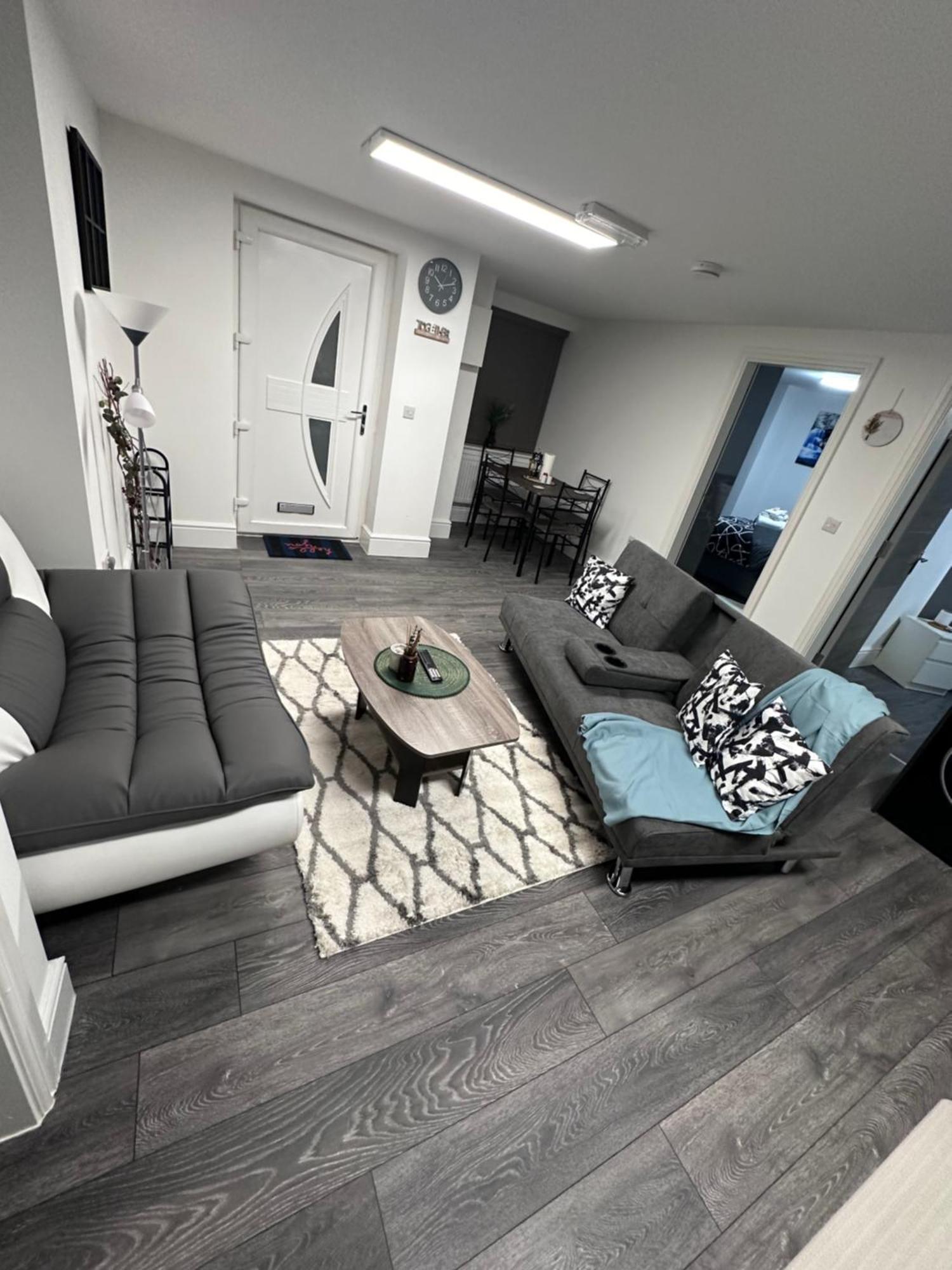 Stunning 2-Flat In Leicester! Exteriör bild